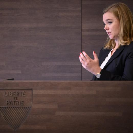 La conseillere d?Etat vaudoise Valerie Dittli parle lors de la presentation devant la presse du projet de budget du canton de Vaud pour 2023 ce jeudi 22 septembre 2022 a Lausanne. (KEYSTONE/Laurent Gillieron)