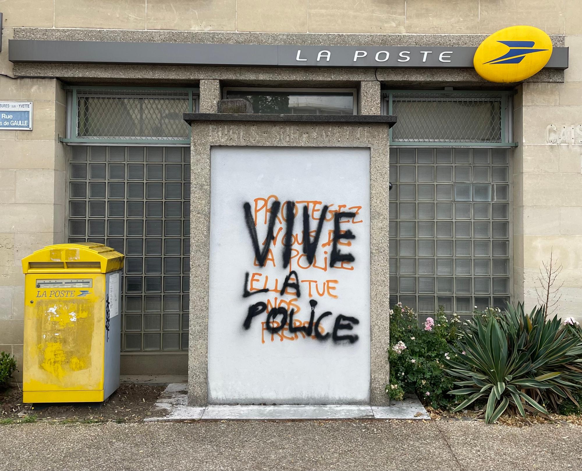 La Poste de Bures-sur-Yvette.