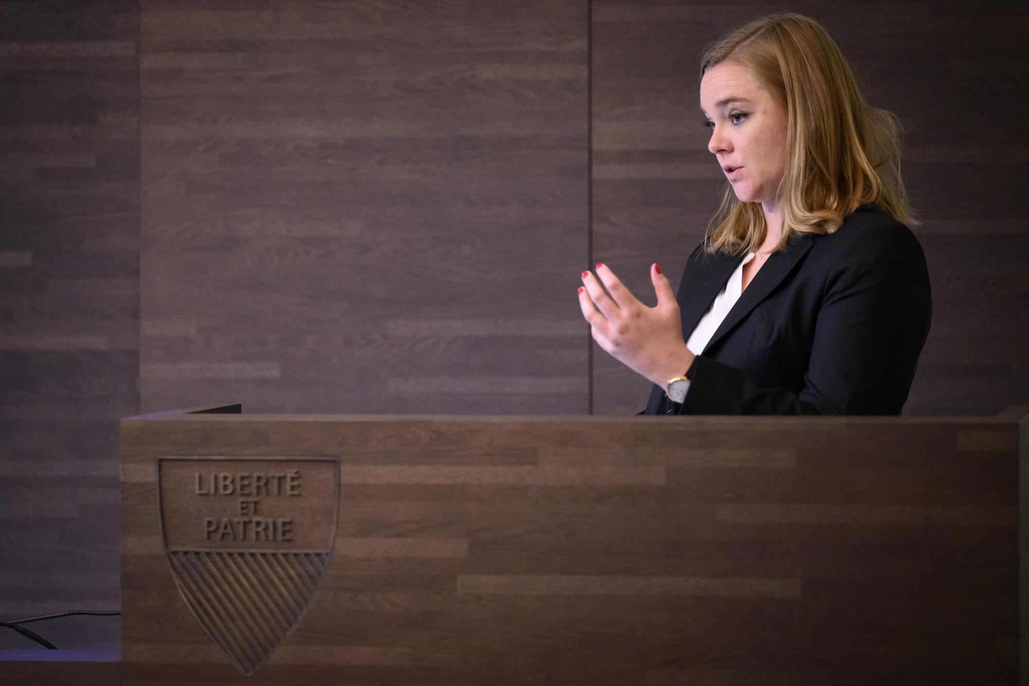 La conseillere d?Etat vaudoise Valerie Dittli parle lors de la presentation devant la presse du projet de budget du canton de Vaud pour 2023 ce jeudi 22 septembre 2022 a Lausanne. (KEYSTONE/Laurent Gillieron)