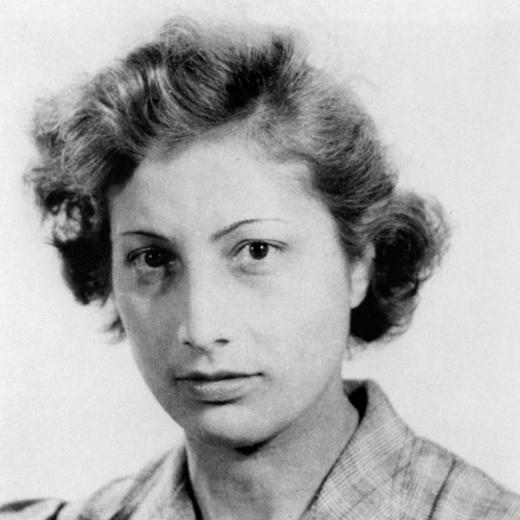 Noor Inayat Khan (1914-1944) dite "Madeleine" : elle fut pendant la Seconde Guerre mondiale, un agent secret britannique du Special Operations Executive (SOE, soutien aux resistants) et le 1er agent feminin a etre envoye en France comme operateur radio, elle rejoignit le reseau PHONO d'HenriGarry en juin 1943, elle fut finalement trahie et deportee --- Noor Inayat Khan (1914-1944) aka "Madeleine" : during ww2 she was a british secret agent of Special Operations Executive (SOE) and 1st woman to be sent in France as radio operator