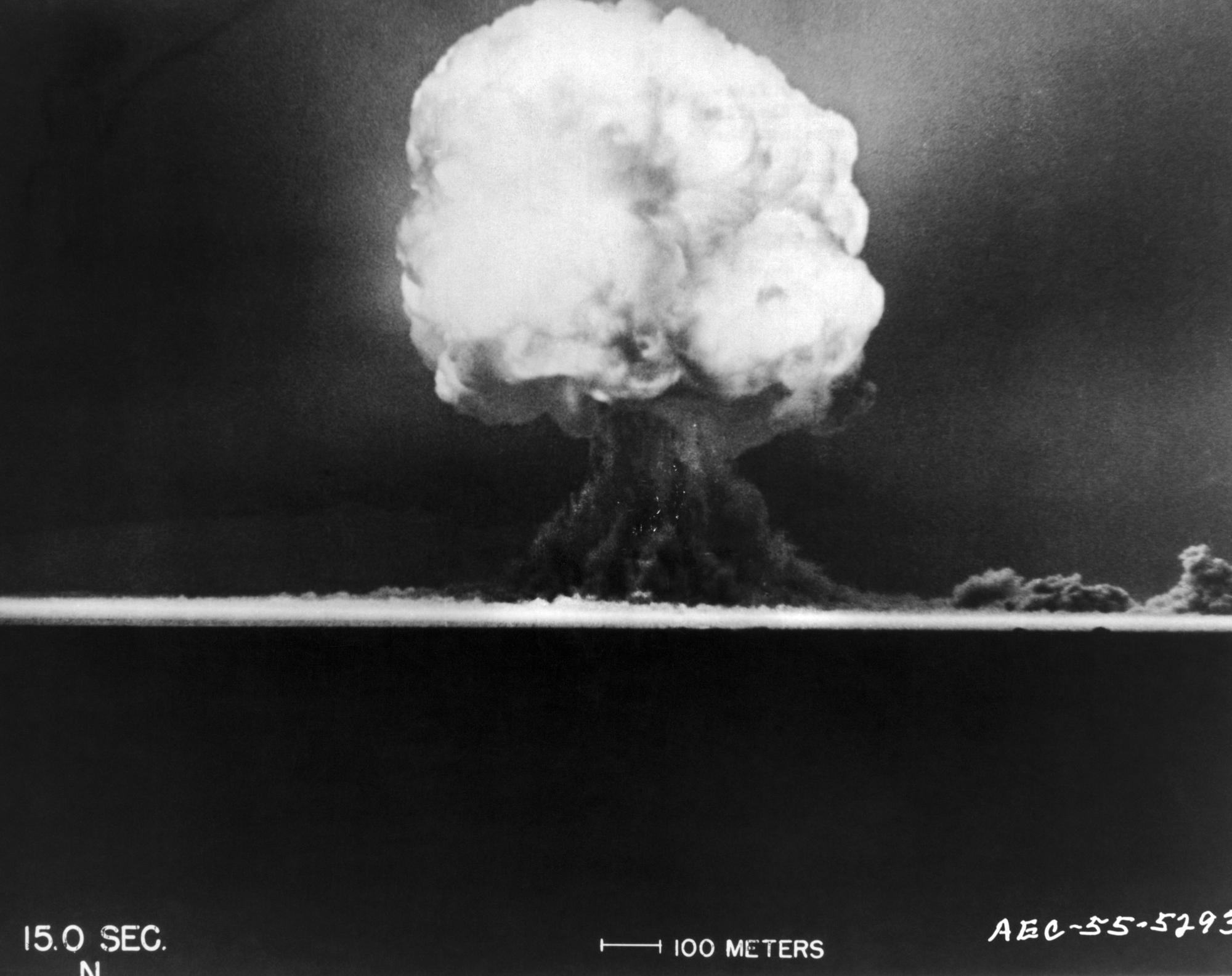 Los Alamos, New Mexico, July 16, 1945 The Trinity fireball, 15 seconds after the detonation of the first atomic bomb, rises into the air above the desert. PUBLICATIONxINxGERxSUIxAUTxHUNxONLY ÂxUnderwoodxArchives 1-Ind-Nuc-W_8 1-Ind-Nuc-W_8HR