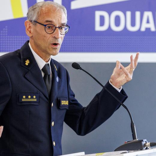 epa10741917 Belgium's General Administration of Customs and Excise Kristian Vanderwaeren speaks during a presentation of seizures of cocaine for the first semester in the Port of Antwerp, in Antwerp, Belgium, 12 July 2023. According to figures presented on 12 July by Belgium's Finance Minister Vincent Van Peteghem and Administrator General of Customs Kristian Vanderwaeren, the port of Antwerp remains an attraction for illegal drug trafficking. More than 43 tons of cocaine were intercepted by the customs in the past six months, an increase of about 20 percent compared to last year. EPA/OLIVIER MATTHYS
