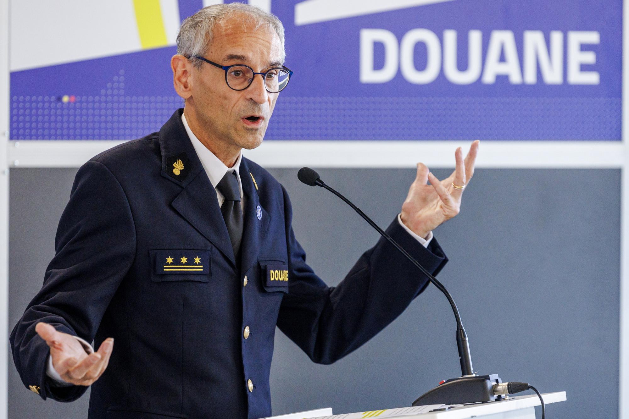epa10741917 Belgium's General Administration of Customs and Excise Kristian Vanderwaeren speaks during a presentation of seizures of cocaine for the first semester in the Port of Antwerp, in Antwerp, Belgium, 12 July 2023. According to figures presented on 12 July by Belgium's Finance Minister Vincent Van Peteghem and Administrator General of Customs Kristian Vanderwaeren, the port of Antwerp remains an attraction for illegal drug trafficking. More than 43 tons of cocaine were intercepted by the customs in the past six months, an increase of about 20 percent compared to last year. EPA/OLIVIER MATTHYS