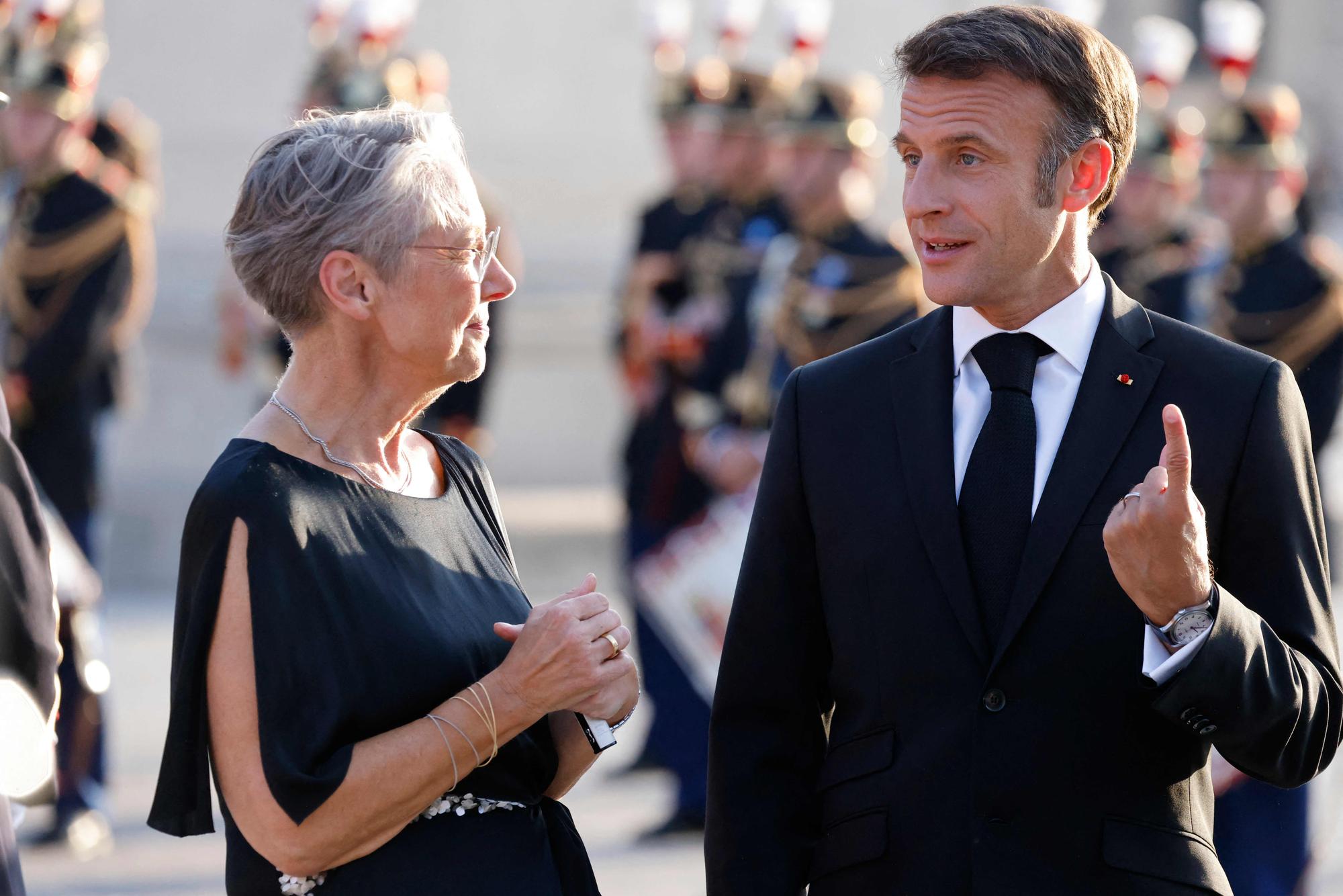 Elisabeth Borne et Emmanuel Macron au Louvre, à Paris, le 14 juillet 2023.