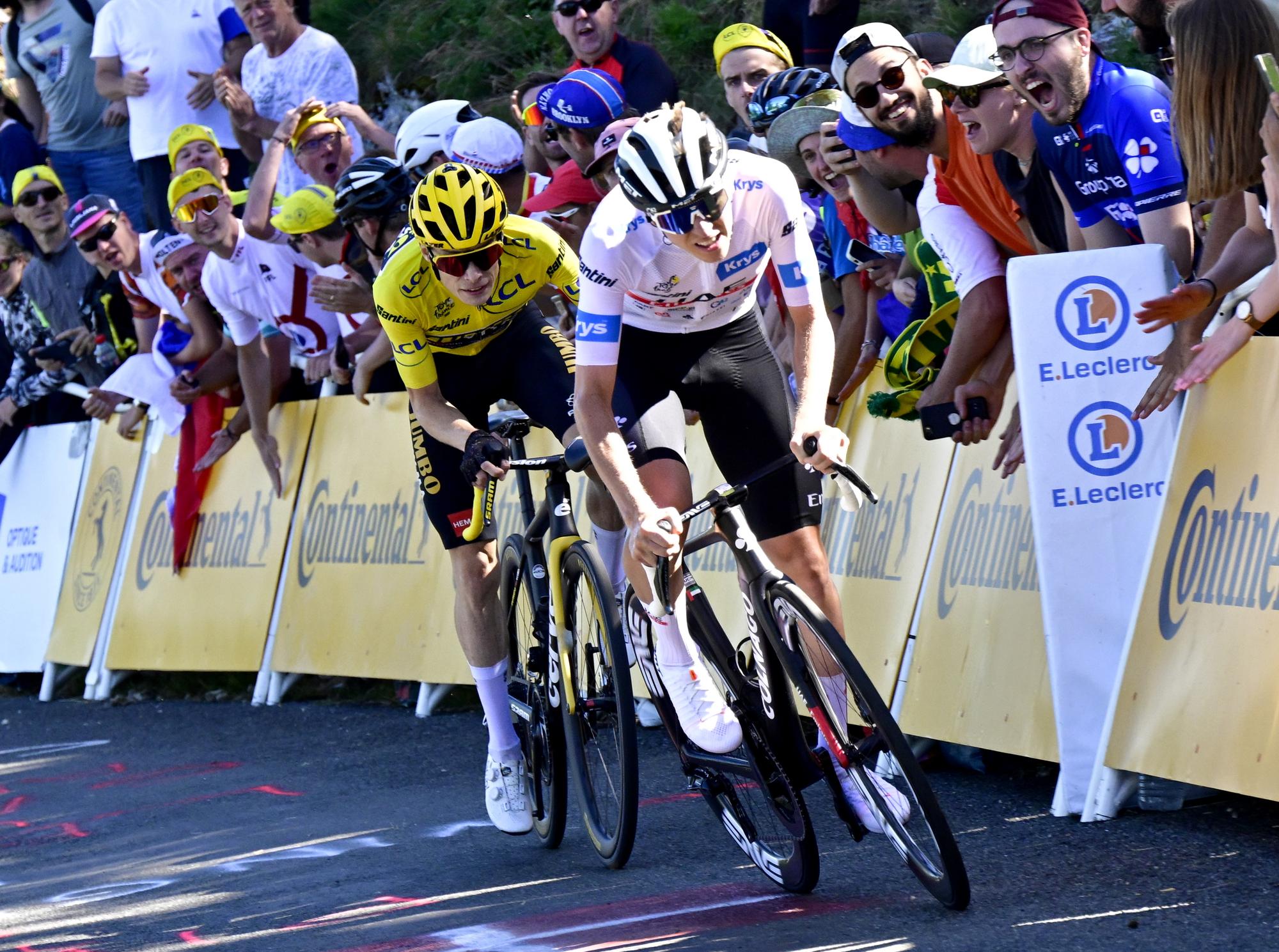 epa10746438 Slovenian rider Tadej Pogacar (R) of team UAE Team Emirates and Danish rider Jonas Vingegaard of team Jumbo-Visma in action during the 13th stage of the Tour de France 2023, a 138kms race from Chatillon-Sur-Charlaronne to Grand Colombier, France, 14 July 2023. EPA/PAPON BERNARD