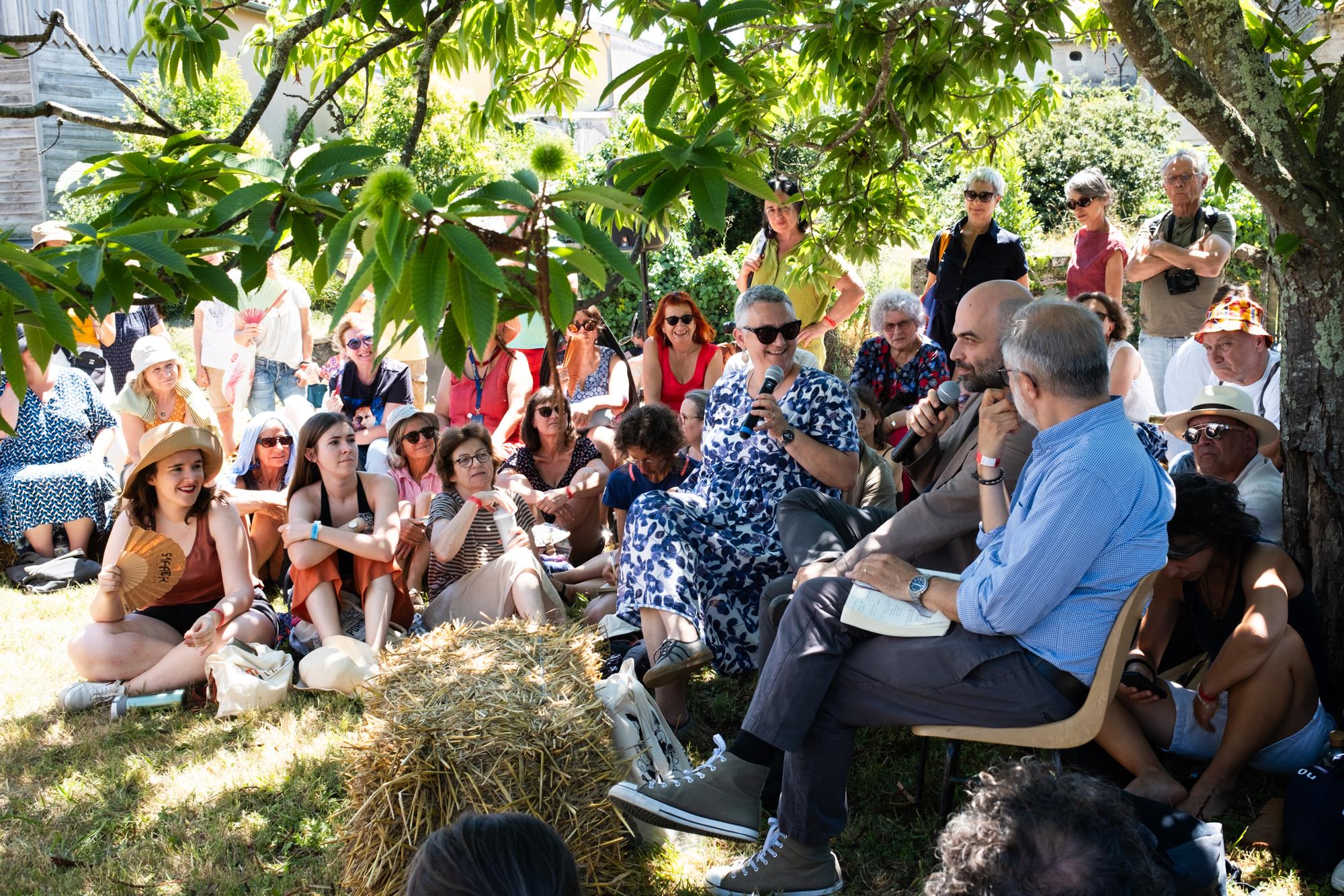 Roberto Saviano au micro du festival de Couthures, vendredi 14 juillet.