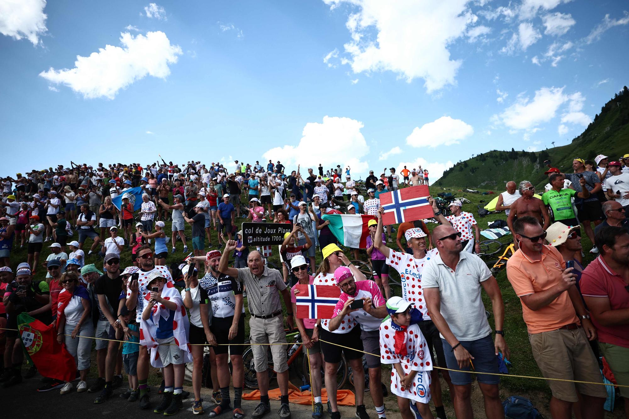 Spectators crowd the roadside in the final ascent on the Col de Joux Plane during the 110th edition of the Tour de France cycling race, 152 km between Annemasse and Morzine Les Portes du Soleil, in the French Alps, on July 15, 2023. (Photo by Anne-Christine POUJOULAT / AFP)