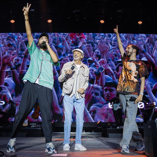 Olivio Ordonez, à gauche, et Florian Ordonez, à droite, avec leur père Fabian Ordonez, le 21 juillet 2023.