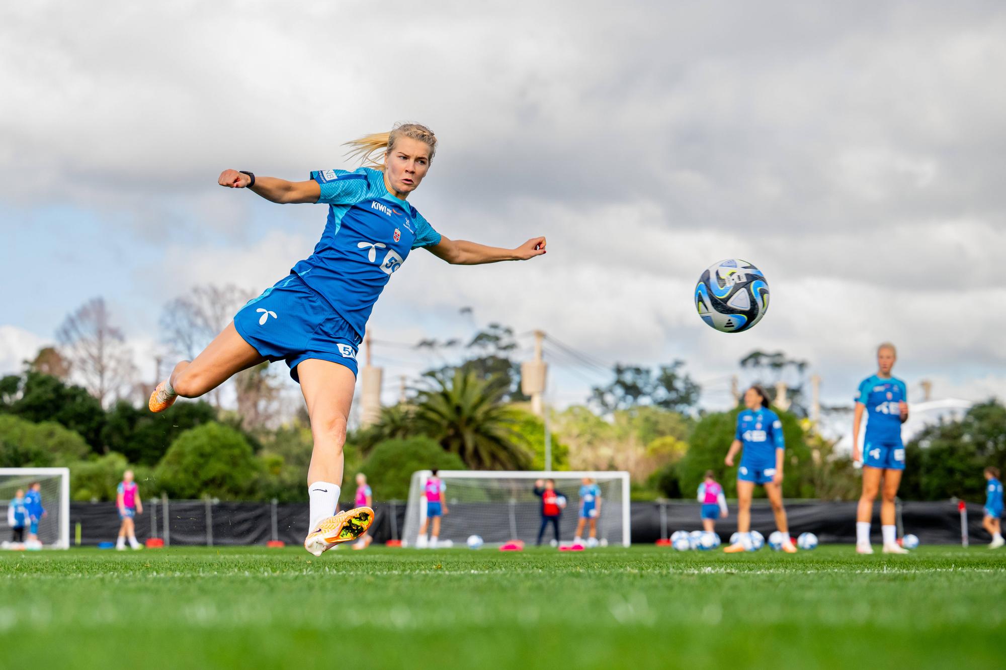 230723 Ada Hegerberg of the Norwegian womens national football team at a training session during the FIFA Women s World Cup on July 23, 2023 in Auckland. Photo: Vegard Grott / BILDBYRAN / kod VG / VG0491 bbeng fotball fotboll football norge norway a kvinner dam fotbolls-vm fotball vm kvinner vÃ¤rldsmÃ¤sterskap vm fifa womens world cup trÃ¤ning practice training day 4 *** 230723 Ada Hegerberg of the Norwegian womens national football team at a training session during the FIFA Women s World Cup on July 23, 2023 in Auckland Photo Vegard Grott BILDBYRAN code VG VG0491 bbeng fotball fotboll fotboll norge norway a kvinner dam fotbolls vm fotball vm kvinner vÃ¤rldsmÃ¤sterskap vm fifa womens world cup trÃ¤ning practice training day 4 PUBLICATIONxNOTxINxSWExNORxAUT Copyright: VEGARDxGRoTT BB230723VG015