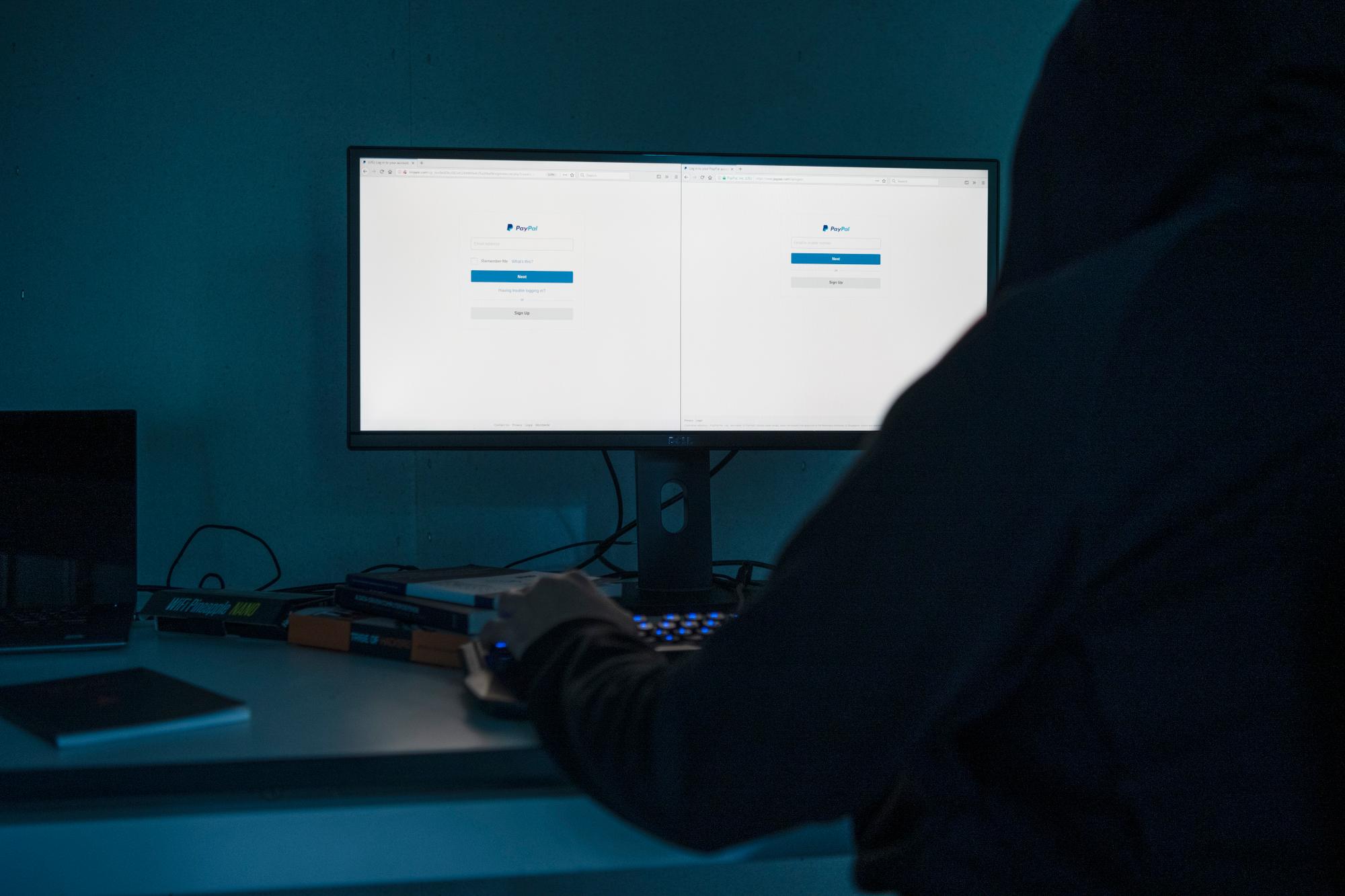 [Symbolic Image / Staged Image] A computer screen is showing a phishing attempt on a Paypal account on July 7, 2019. (KEYSTONE/Christian Beutler)