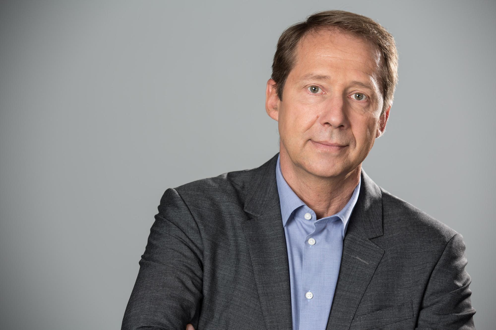 Philippe Jeanneret, producteur et présentateur de la Météo. Studio photo 2017.