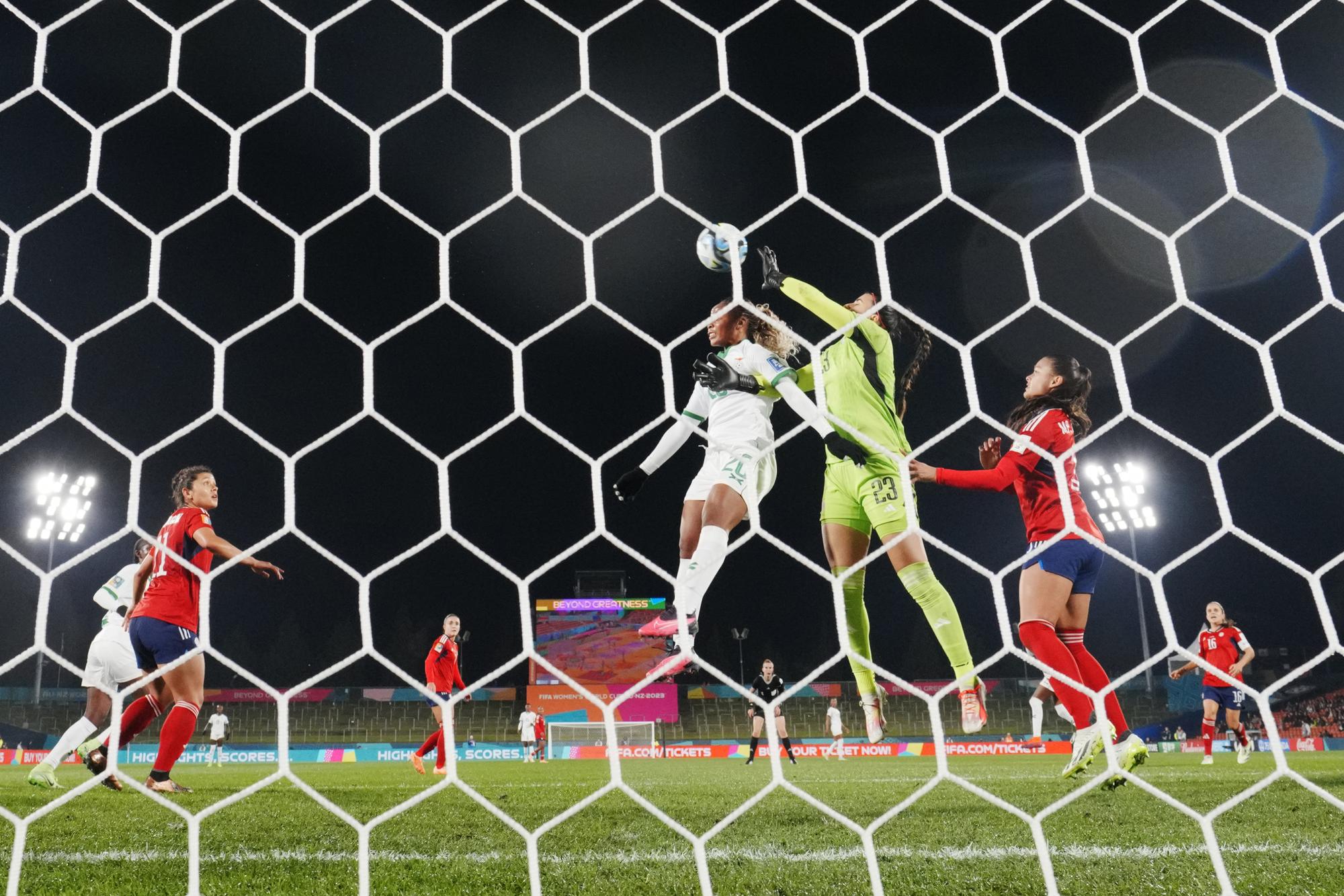 Costa Rica's goalkeeper Daniela Solera, center right, defends the goal as Zambia's Hellen Chanda, center, goes up for a header during the first half of the FIFA Women's World Cup Group C soccer match between Costa Rica and Zambia in Hamilton, New Zealand, Monday, July 31, 2023. (AP Photo/Abbie Parr)