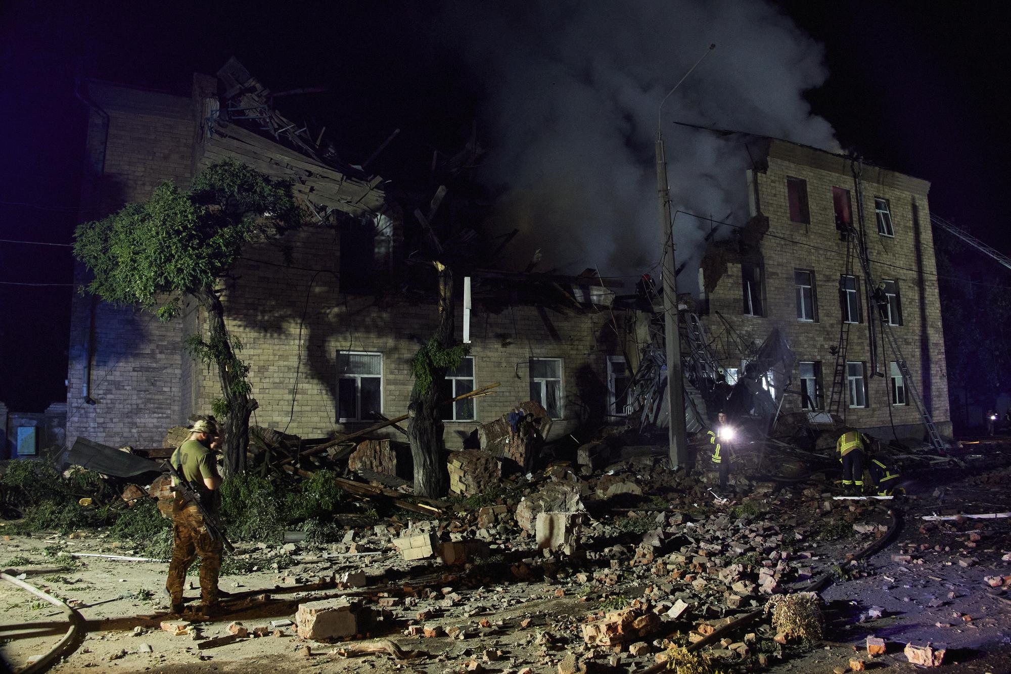 epaselect epa10779399 Ukrainian rescuers work at the site of a residential building after it was damaged by an explosion in Kharkiv, Western Ukraine, 01 August 2023, amid the Russian invasion. Russian troops attacked Kharkiv with at least six shock drones overnight 01 August. A three-story school building in the city center and one residential building were destroyed. One person was injured as Oleg Synegubov, head of the Kharkiv Regional Civil-Military Administration, reported. Russian troops entered Ukrainian territory in February 2022, starting a conflict that has provoked destruction and a humanitarian crisis. EPA/SERGEY KOZLOV