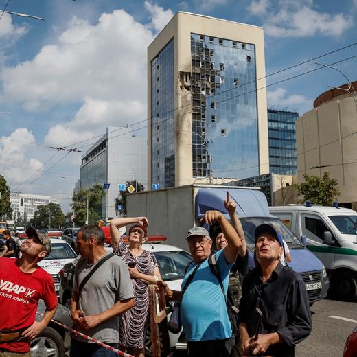 Un bâtiment détruit dans une attaque de drones russes sur Kiev