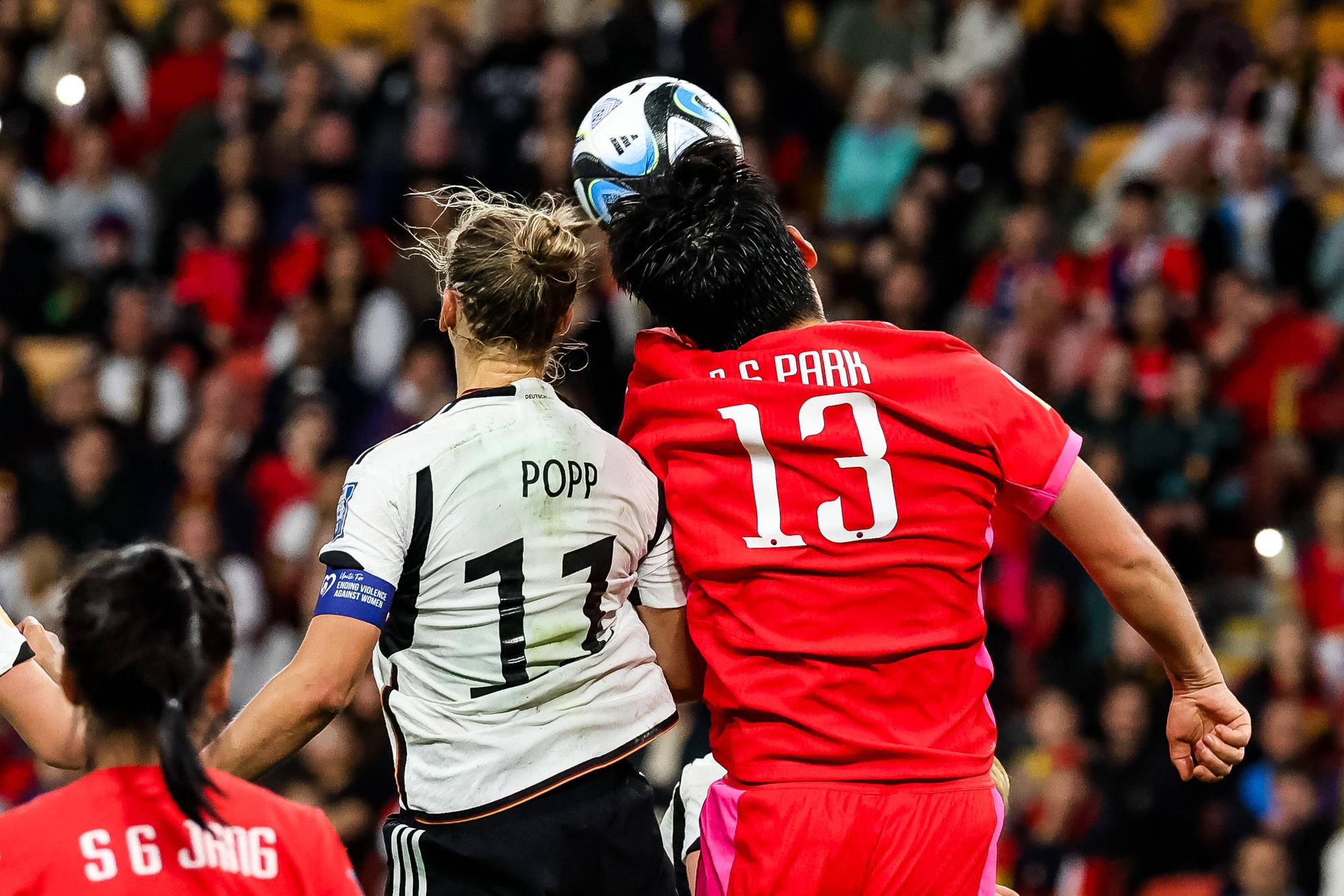 FIFA Fußball Frauen WM 2023, Südkorea - Deutschland FIFA Frauen-Weltmeisterschaft 2023: Suedkorea - Deutschland 03.08.2023 Kopfball Alexandra Popp Deutschland, 11, Eunsun Park Suedkorea, 13 FIFA Frauen-Weltmeisterschaft 2023: Suedkorea - Deutschland Brisbane / Meaanjin, Suncorp Stadium, 03.08.2023 *** FIFA Womens World Cup 2023 South Korea Germany 03 08 2023 header Alexandra Popp Germany, 11 , Eunsun Park South Korea, 13 FIFA Womens World Cup 2023 South Korea Germany Brisbane Meaanjin, Suncorp Stadium, 03 08 2023 Copyright: xBEAUTIFULxSPORTS/Jonesx