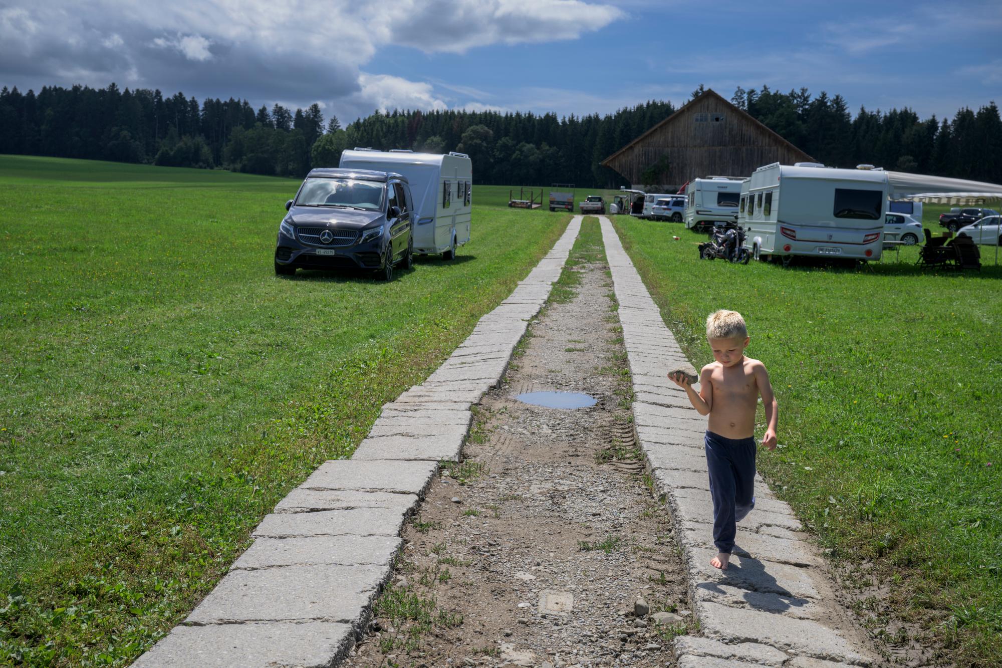 Le campement des Yéniches à Sales ,canton de Fribourg, gens du voyage suisse. 30.7.2023.