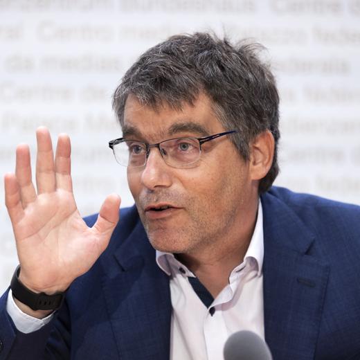 Roger Nordmann, Fraktionspraesident SP, spricht waehrend einer Medienkonferenz der SP zur Kampagne fuer die eidgenoessischen Wahlen am Montag, 7. August 2023 in Bern. (KEYSTONE/Peter Klaunzer)