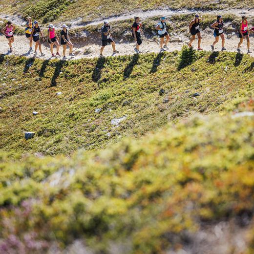 Competitors race towards the finish line during the 49th Sierre-Zinal long distance mountain race above the alpine village of Saint-Luc. (KEYSTONE/Valentin Flauraud)