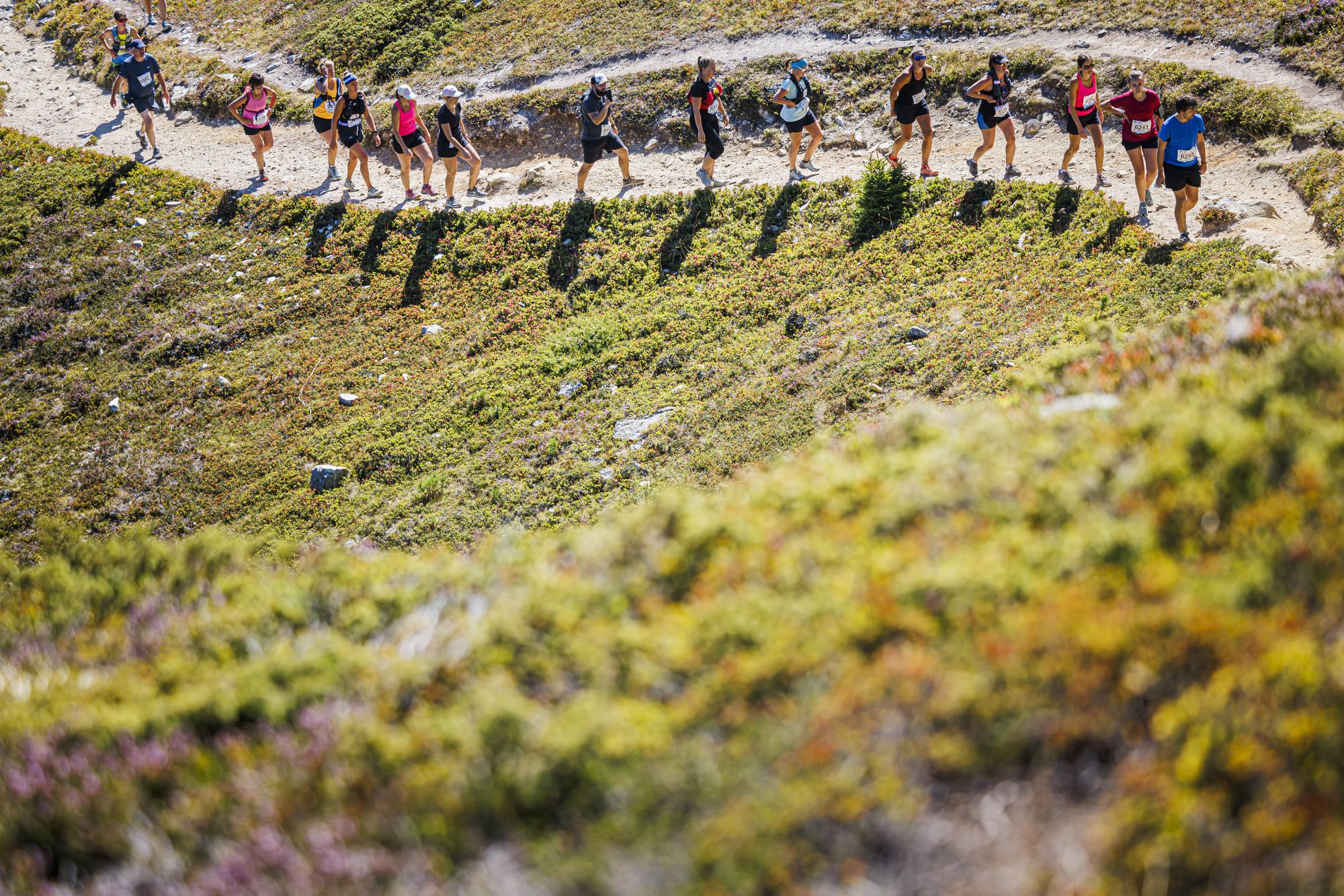 Competitors race towards the finish line during the 49th Sierre-Zinal long distance mountain race above the alpine village of Saint-Luc. (KEYSTONE/Valentin Flauraud)