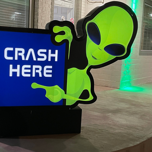 Panneau d'accueil à l'entrée d'un motel à Roswell.