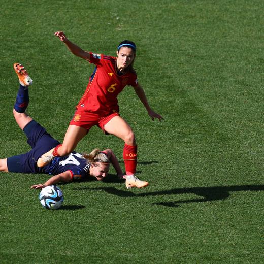 Soccer Football - FIFA Women's World Cup Australia and New Zealand 2023 - Quarter Final - Spain v Netherlands - Wellington Regional Stadium, Wellington, New Zealand - August 11, 2023  Spain's Aitana Bonmatí in action with Netherlands' Jackie Groenen REUTERS/Molly Darlington