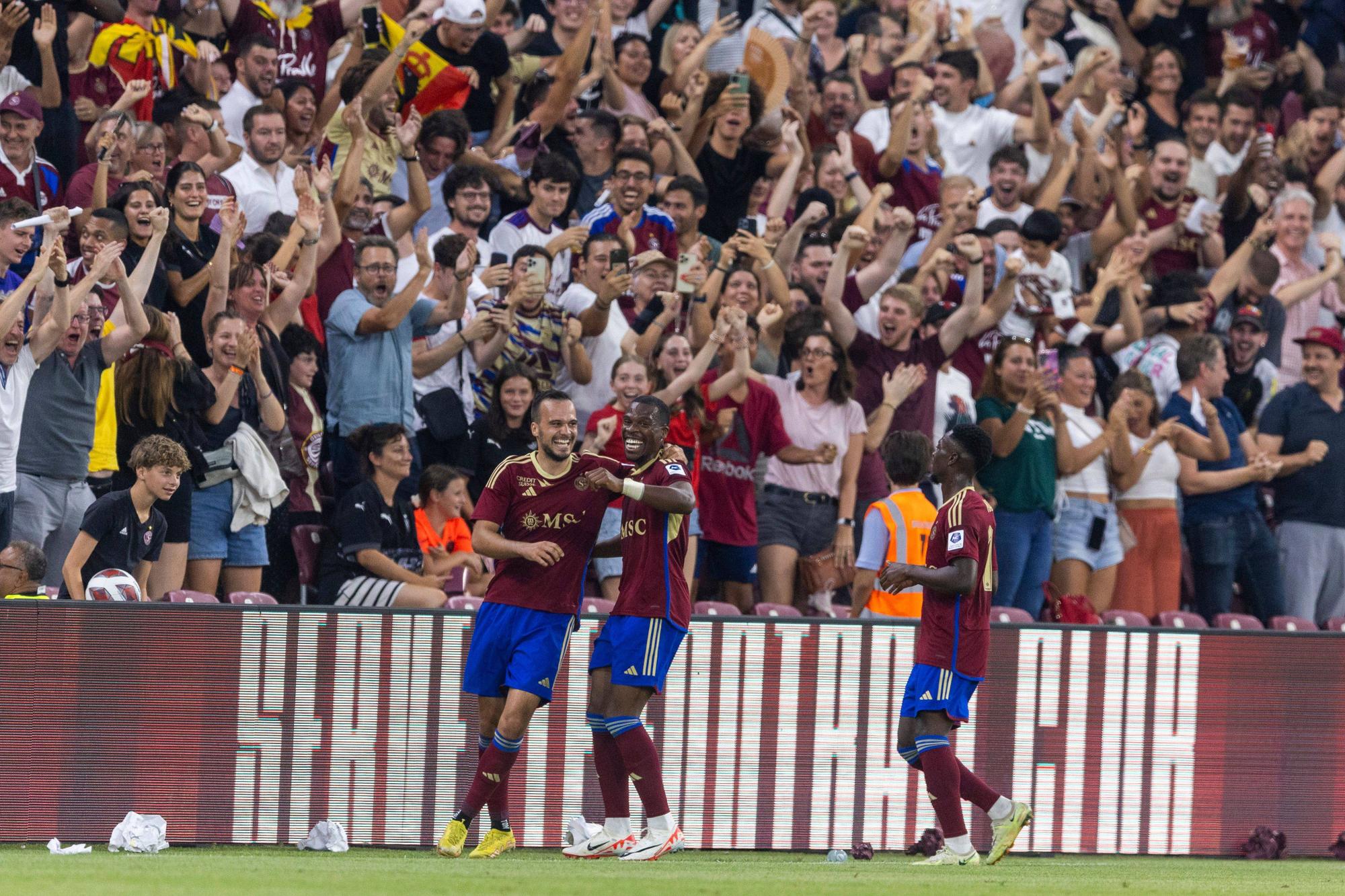 Mandatory Credit: Photo by Luke Nickerson/Rangers FC/Shutterstock 14055568bc Dereck Kutesa of Servette celebrates his goal wit his team mates during the Champions League qualifying match at the Stade de Geneve, Switzerland. Servette v Rangers, UEFA Champions League, Third Qualifying Round, Second Leg, Football, Stade de Geneve, Geneva, Switzerland - 15 Aug 2023 Servette v Rangers, UEFA Champions League, Third Qualifying Round, Second Leg, Football, Stade de Geneve, Geneva, Switzerland - 15 Aug 2023 PUBLICATIONxINxGERxSUIxAUTxHUNxGRExMLTxCYPxROUxBULxUAExKSAxONLY Copyright: xLukexNickerson/RangersxFC/Shutterstockx 14055568bc