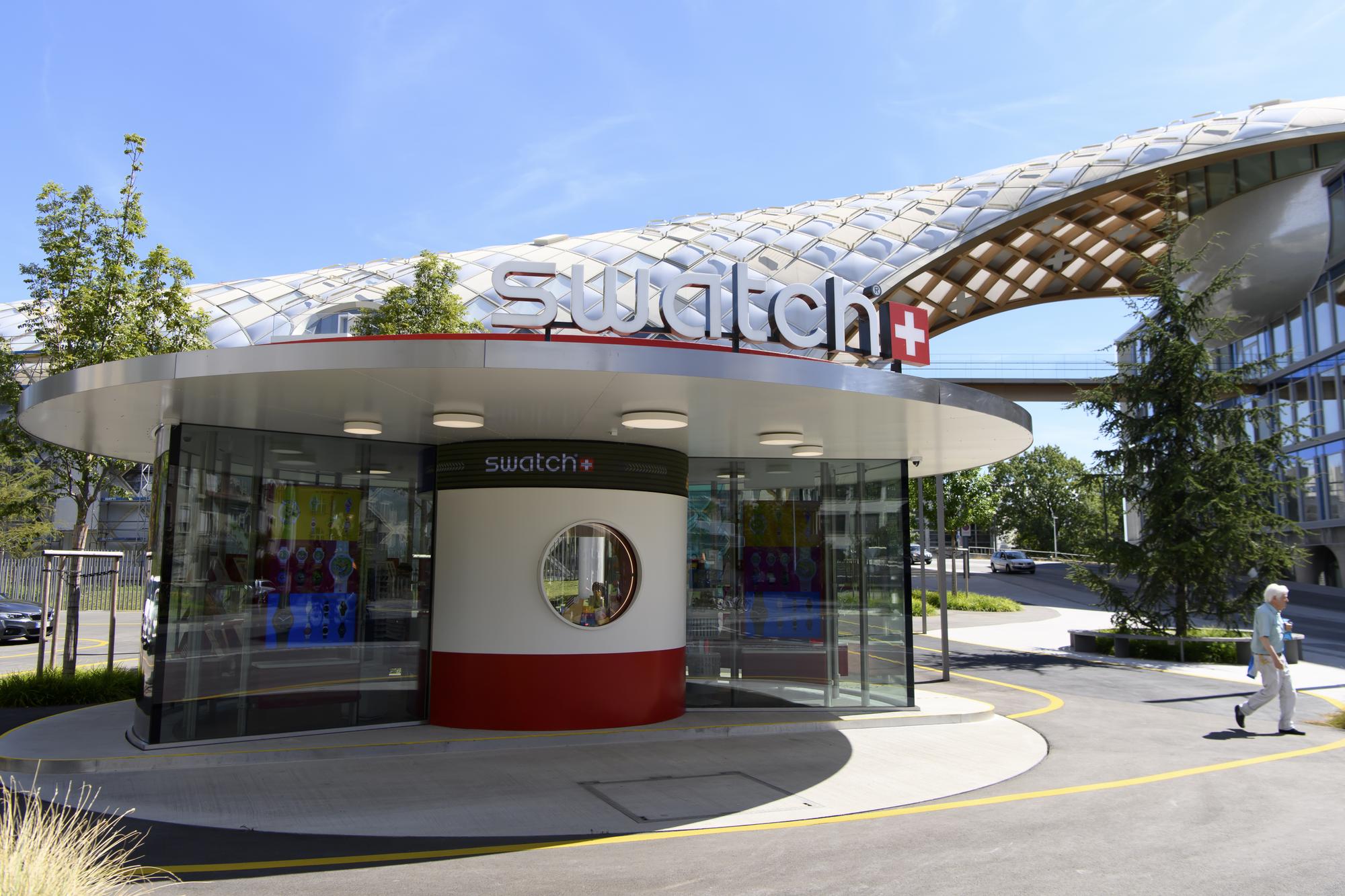 La boutique Swatch Drive-Thru Stor est photographiée devant le siège social de Swatch, le 26 août 2020, à Bienne.