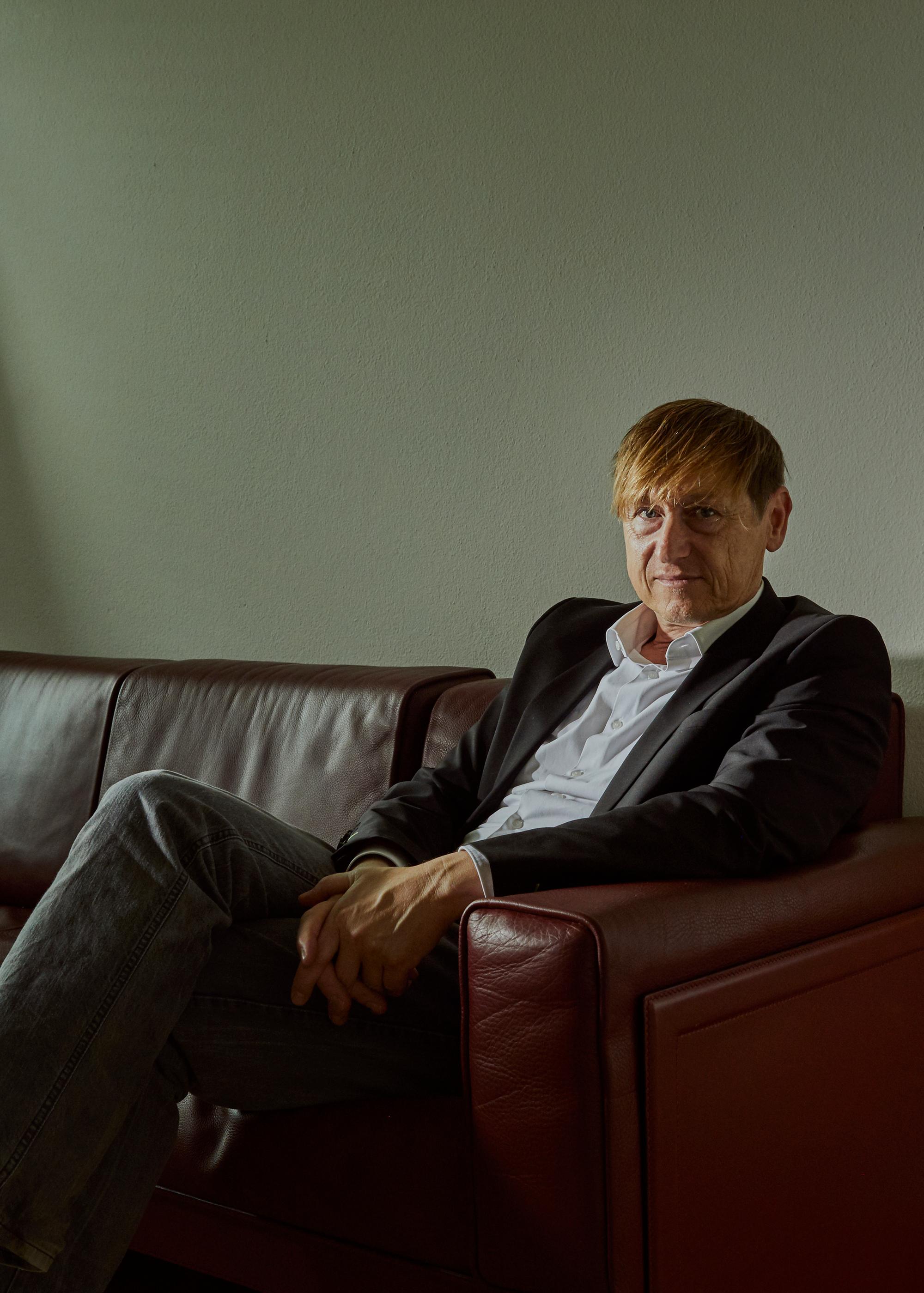 18.08.2023, Berne. Stefan Meierhans, Surveillant des prix à la Confédération, pose dans son bureau