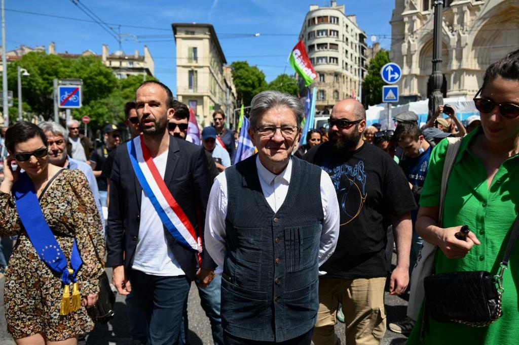 Manuel Bompard et Jean-Luc Mélenchon lors d'une manifestation contre la réforme des retraites en mai à Marseille.