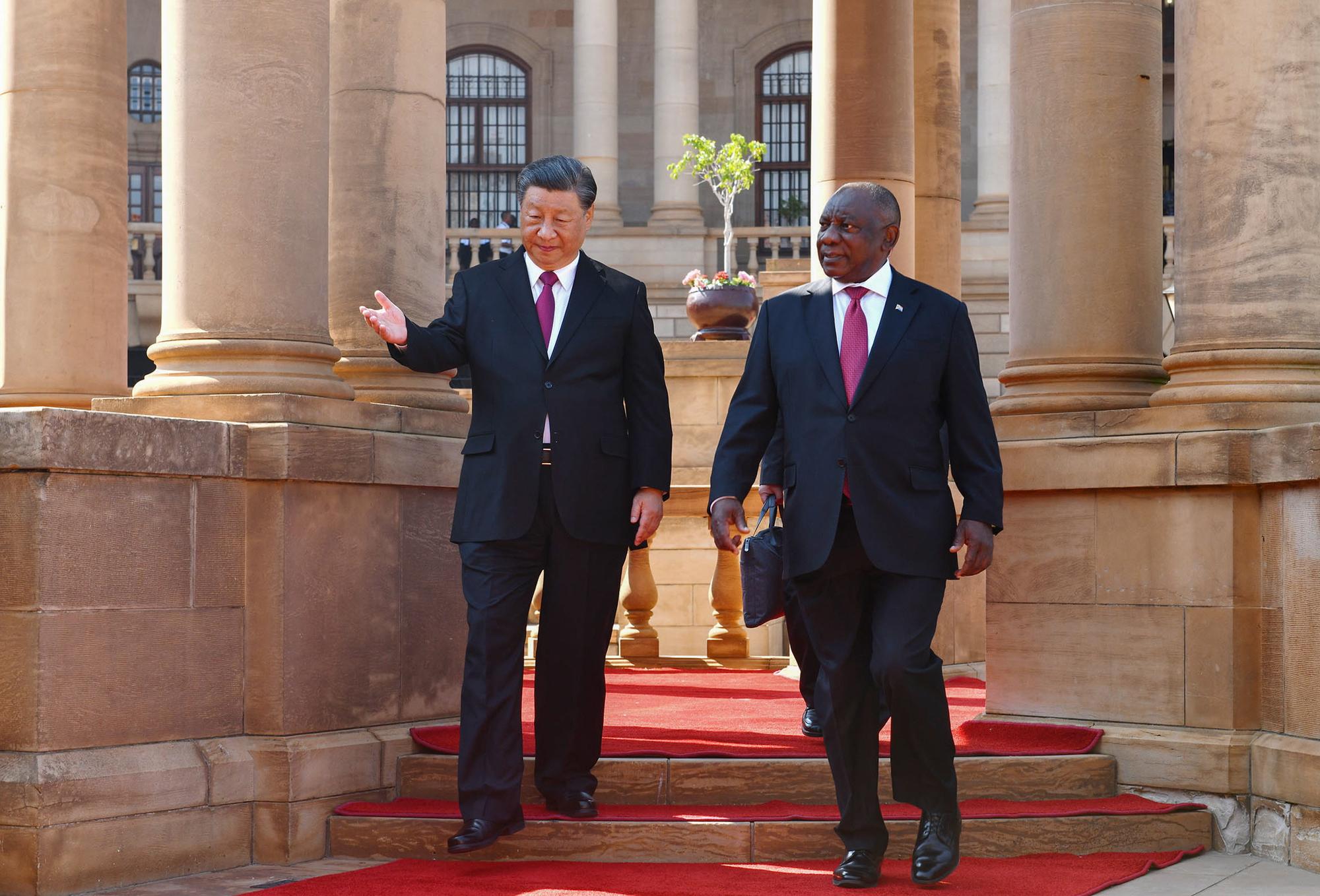 epa10813492 A handout photo made available by the Government information service shows Chinese President Xi Jinping (L) and South African President Cyril Ramaphosa (R) at the Union Buildings in Pretoria, South Africa, 22 August 2023. South Africa is hosting the 15th BRICS Summit starting on 22 August at the Sandton Convention Centre in Johannesburg, where emerging economies of Brazil, Russia, India, China and South Africa will get together. The Russian president will not attend the summit. EPA/GOVERNMENT INFORMATION SERVICE / HANDOUT HANDOUT EDITORIAL USE ONLY/NO SALES