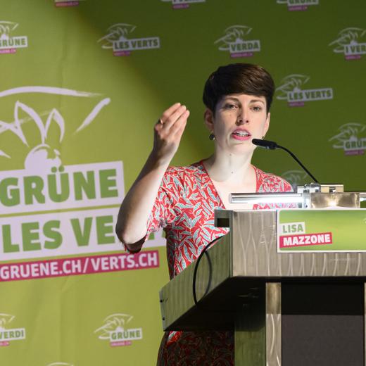 Staenderaetin Lisa Mazzone, GP-GE, spricht waehrend der Delegiertenversammlung der Gruenen Schweiz, am Samstag, 26. August 2023 in Bern. (KEYSTONE/Anthony Anex)