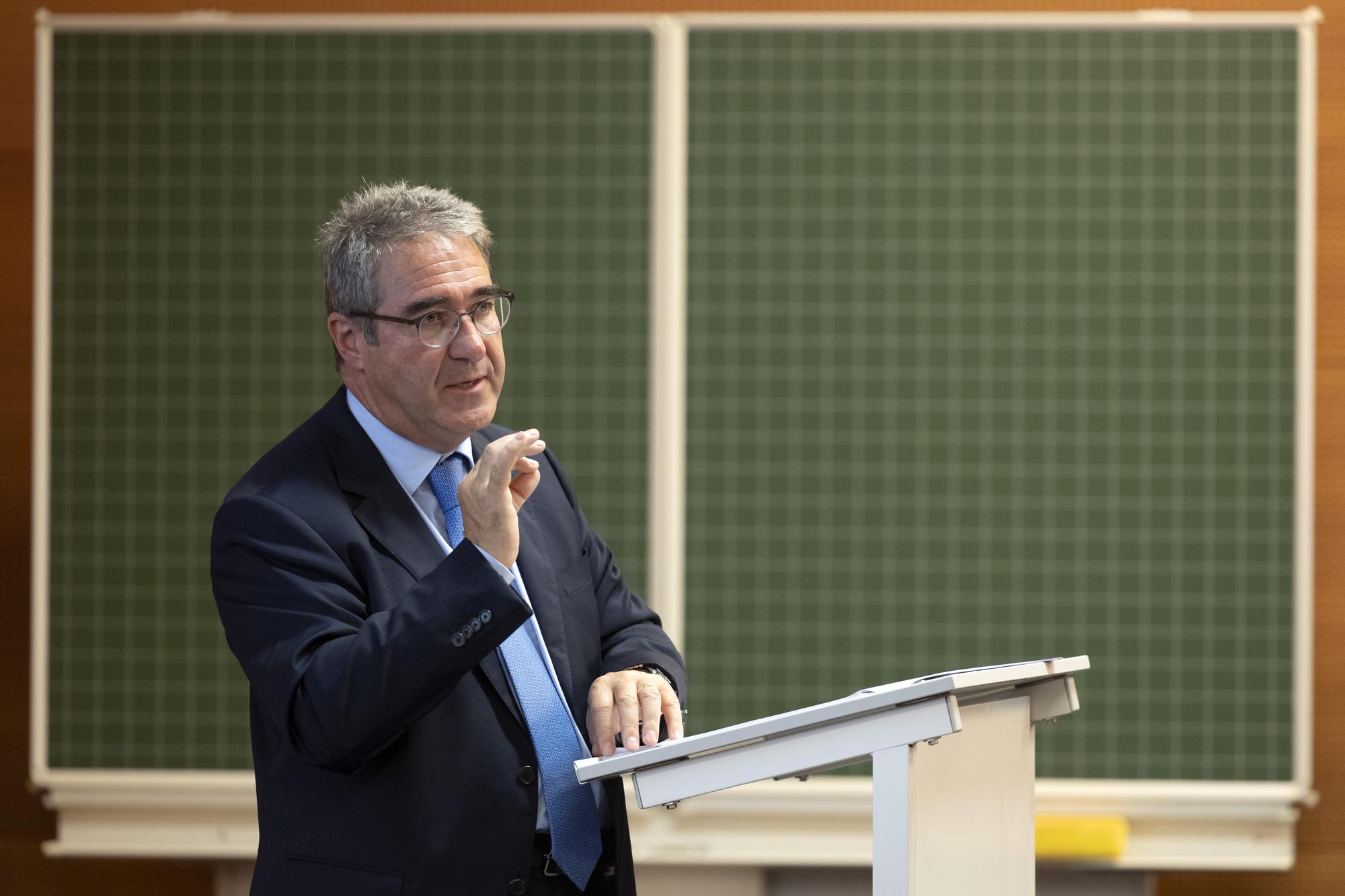 Frederic Borloz, conseiller d'Etat vaudois en charge du departement de l'enseignement et de la formation professionnelle (DEF), s'exprime sur la rentree scolaire 2022-23 du canton, lors d'une conference de presse, ce mardi 16 aout 2022 a Morges. (KEYSTONE/Salvatore Di Nolfi)