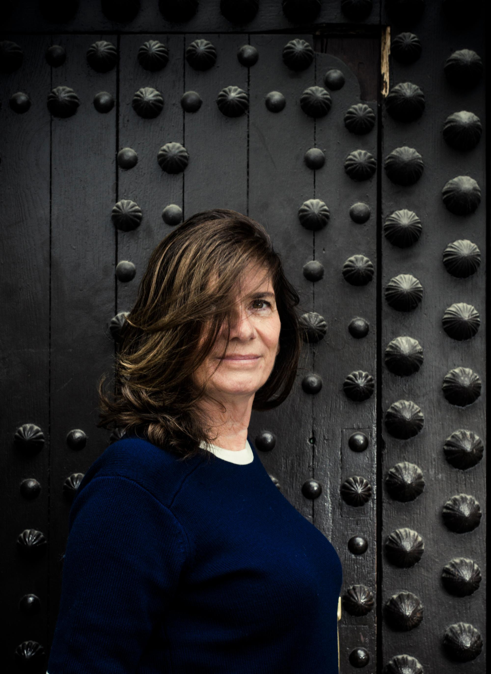 © Corentin Fohlen/ Divergence. Paris, 30 aout 2023. Portrait de la journaliste Ariane Chemin