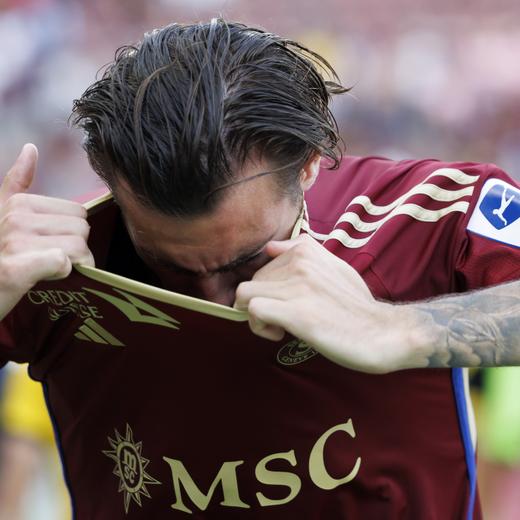 Servette's defender Yoan Severin reacts after losing against the team Young Boys, during the Super League soccer match of Swiss Championship between Servette FC and BSC Young Boys, at the Stade de Geneve stadium, in Geneva, Switzerland, Sunday, September 3, 2023. (KEYSTONE/Salvatore Di Nolfi)