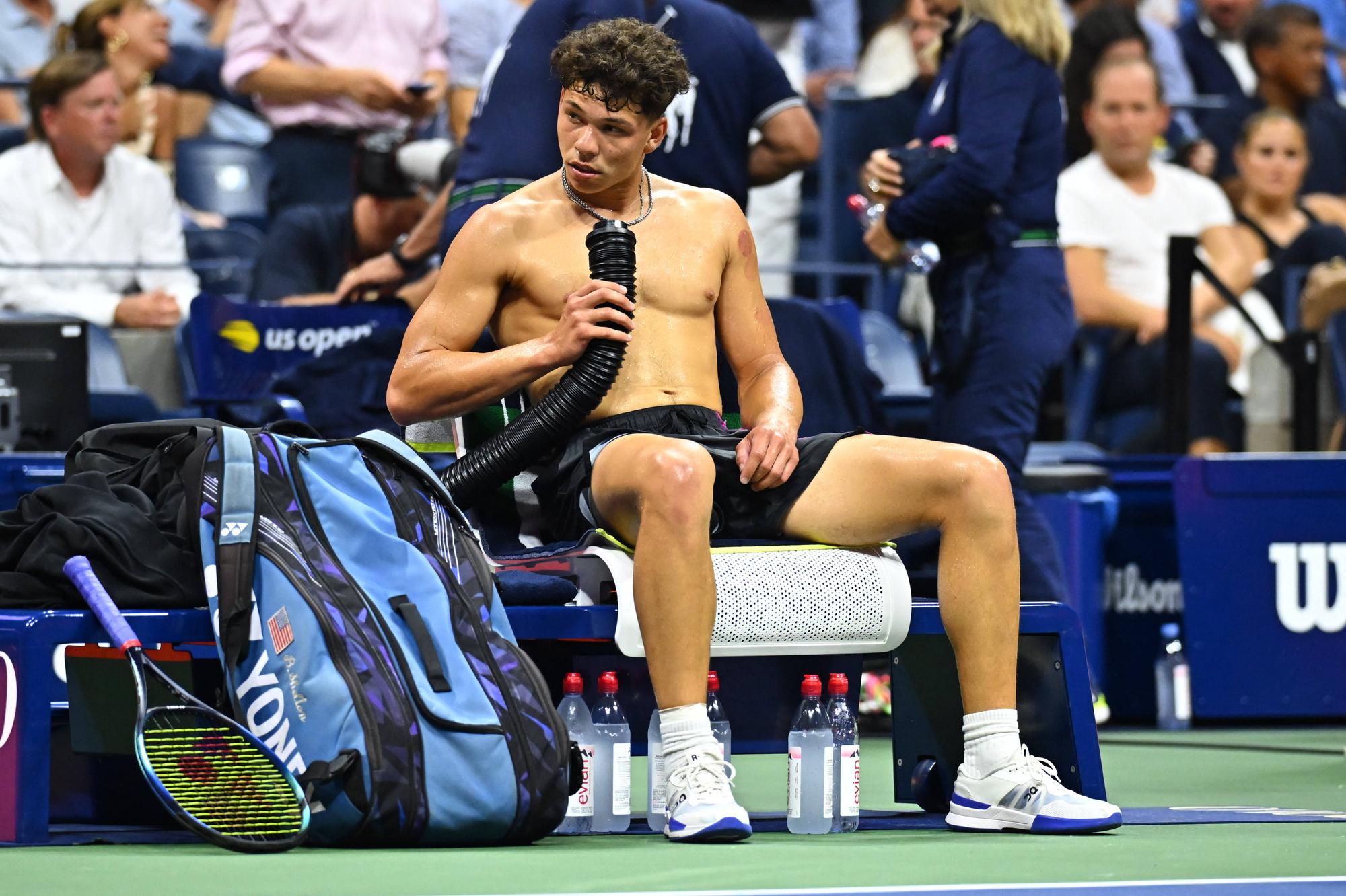 Sport Bilder des Tages US Open - Quarter Final Shelton v Tiafoe Ben Shelton USA during his quarter final round match at the 2023 US Open at Billie Jean National Tennis Center in New York City, NY, USA, on September 5, 2023. Photo by Corinne Dubreuil/ABACAPRESS.COM New York City NY United States PUBLICATIONxNOTxINxFRAxESPxUKxUSAxBELxPOL Copyright: xDubreuilxCorinne/ABACAx 866459_014 DubreuilxCorinne/ABACAx 866459_014