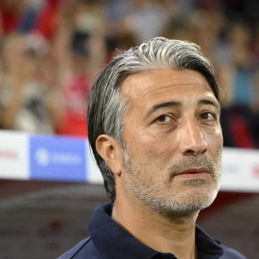 Switzerland's head coach Murat Yakin looks his players, prior the UEFA Euro 2024 qualifying group I soccer match between Switzerland and Andorra at the Stade de Tourbillon stadium, in Sion, Switzerland, Tuesday, September 12, 2023. (KEYSTONE/Laurent Gillieron)