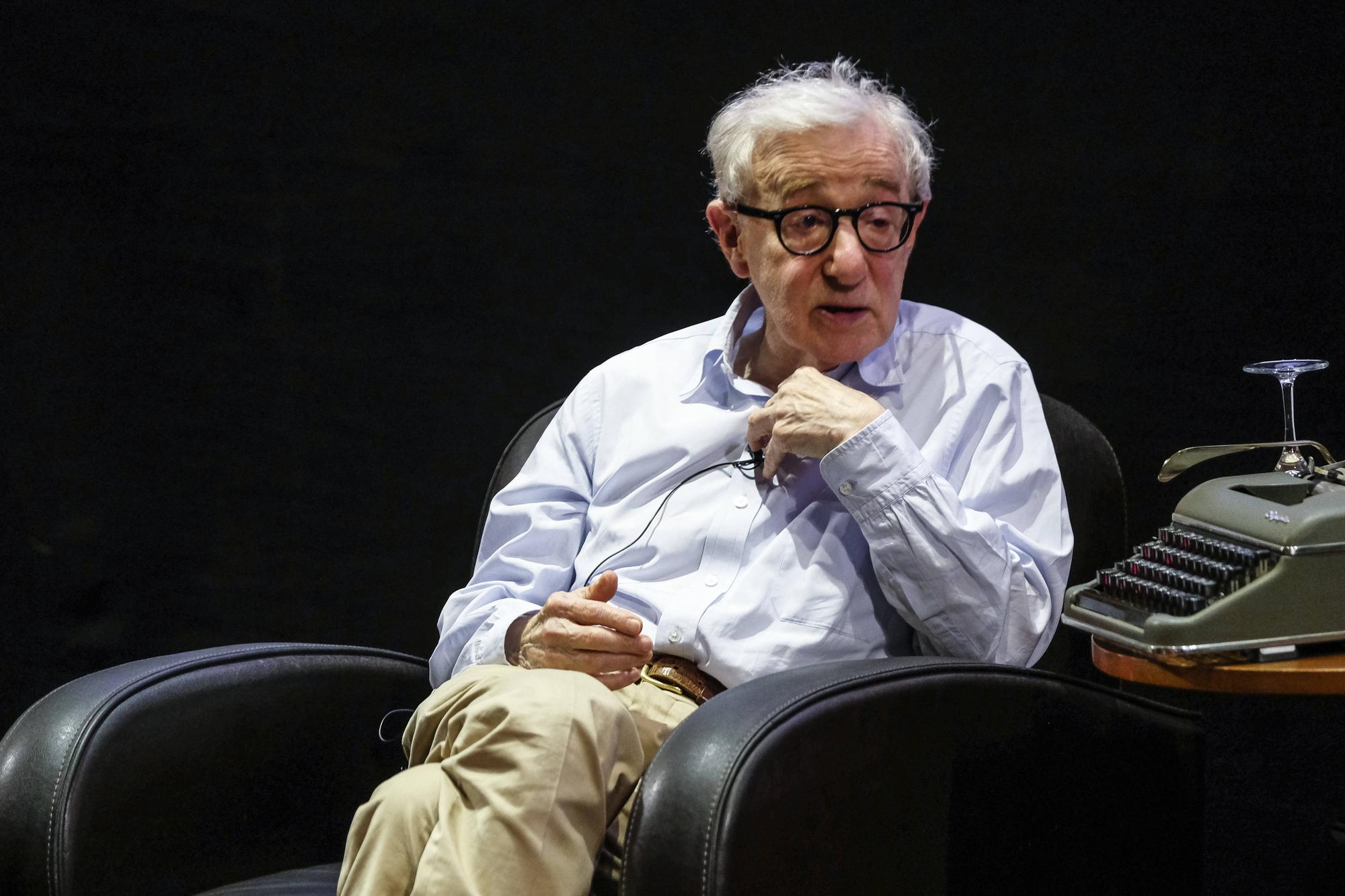 Woody Allen Lisbon, 14/09/2023 - Ricardo Araujp Pereira to Woody Allen, director, writer, musician and author of the book Gravidade Zero na Cinemateca. Leonardo Negrao / Global Imagens PUBLICATIONxINxGERxSUIxAUTxONLY LeonardoxNegrao