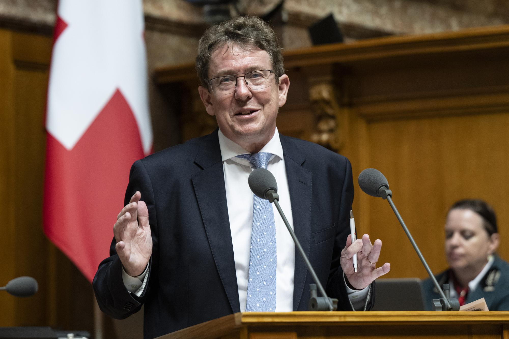 Le conseiller fédéral Albert Rösti parle à la tribune du Conseil national, le 18 septembre 2023.