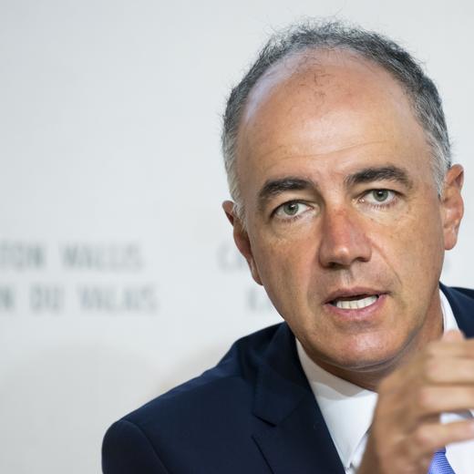 Christophe Darbellay, Conseiller d'Etat valaisan, parle lors d'une conference de presse sur la rentree scolaire 2021-2022 du canton du Valais le mardi 10 aout 2021 a Sion. (KEYSTONE/Jean-Christophe Bott)