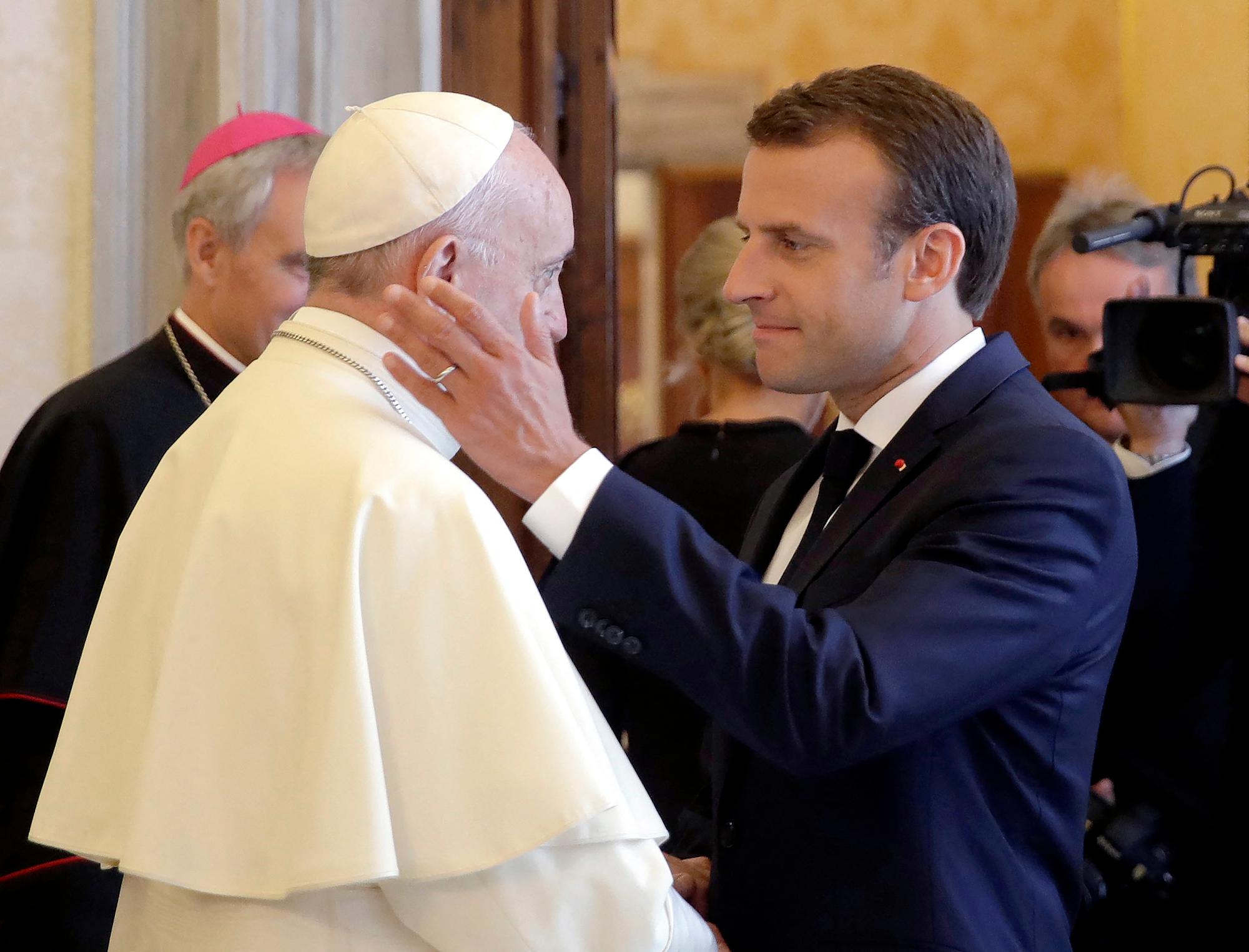 Le pape François et Emmanuel Macron au Vatican en 2018.