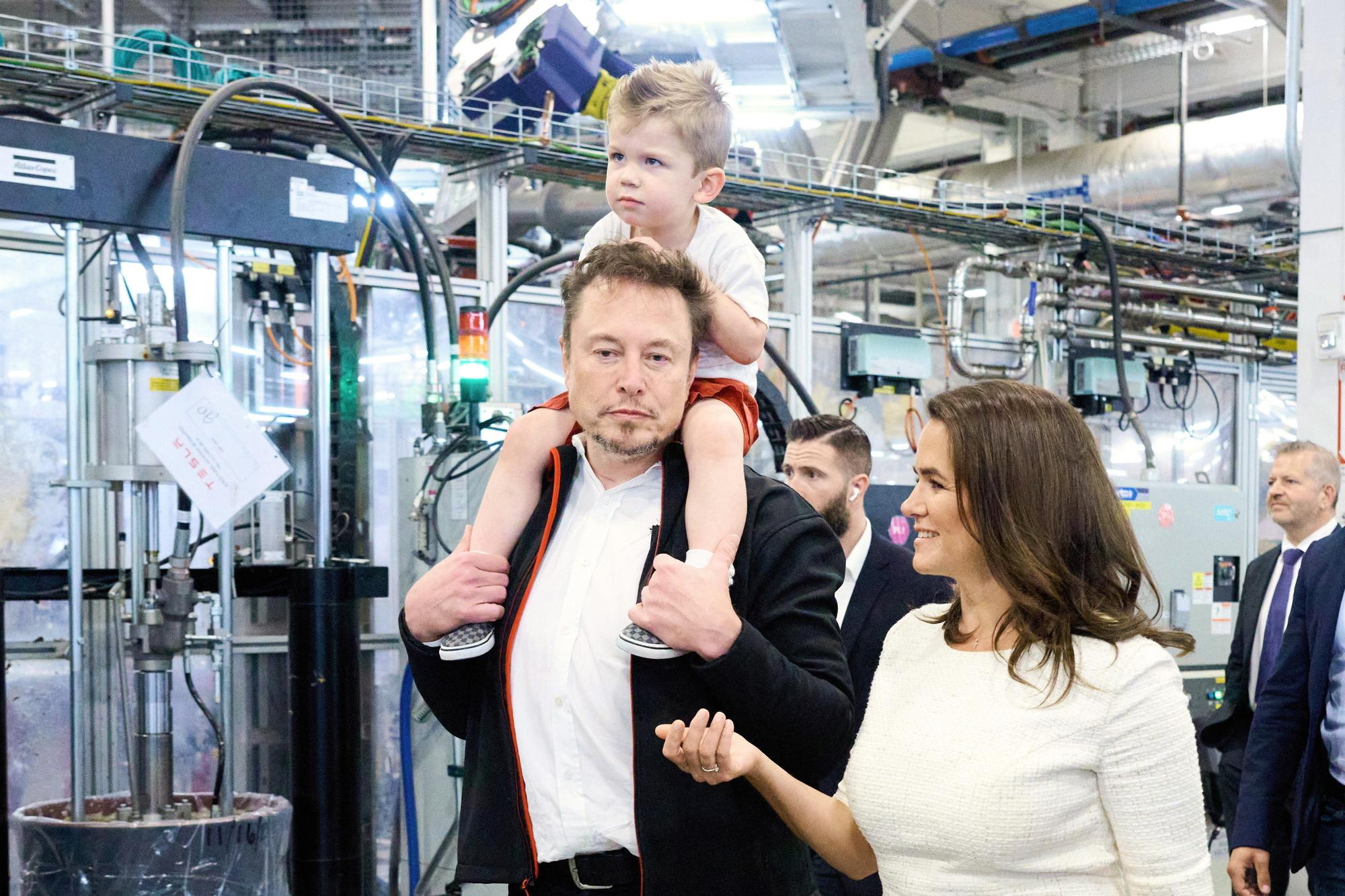 epa10883377 A handout photo made available by the Hungarian President‚Äôs Press Office shows Hungarian President Katalin Novak and founder and CEO of Tesla, Inc. Elon Musk tour the recently inaugurated Tesla plant Gigafactory Texas in Austin, Texas, USA, 25 September 2023 (issued 26 September 2023). Novak is on a week-long visit in the United States. EPA/Gyula Bartos HANDOUT HANDOUT - EDITORIAL USE ONLY - NO SALES HANDOUT EDITORIAL USE ONLY/NO SALES
