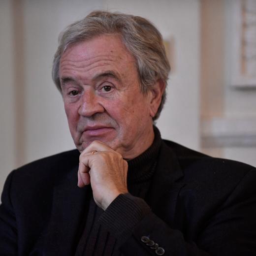President of Gallimard Antoine Gallimard attends the press conference of French writer Annie Ernaux (unseen) after she won the 2022 Nobel Literature Prize, at Gallimard headquarters in Paris on October 6, 2022. (Photo by JULIEN DE ROSA / AFP)