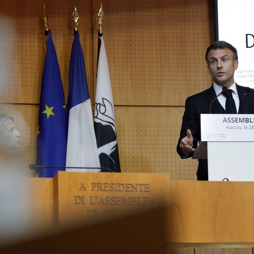 Emmanuel Macron devant l'Assemblée de Corse ce 28 septembre.