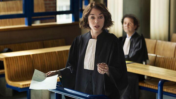 Alice Isaaz incarne Roxane, jeune avocate d'affaires venue de banlieue.