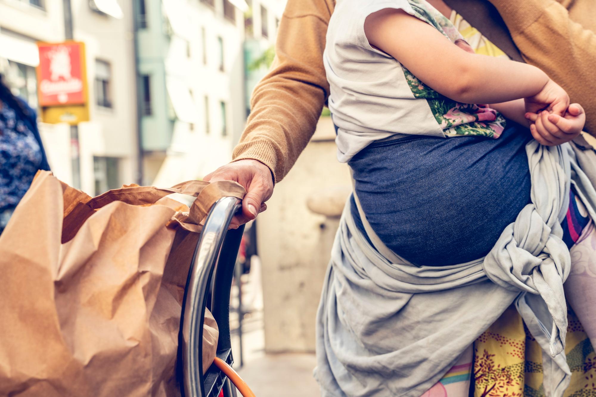 Distribution alimentaire des Colis du Coeur pour les personnes dans le besoin à la rue du Môle dans le quartier des Pâquis à Genève, le 27.09.2023 © David Wagnières