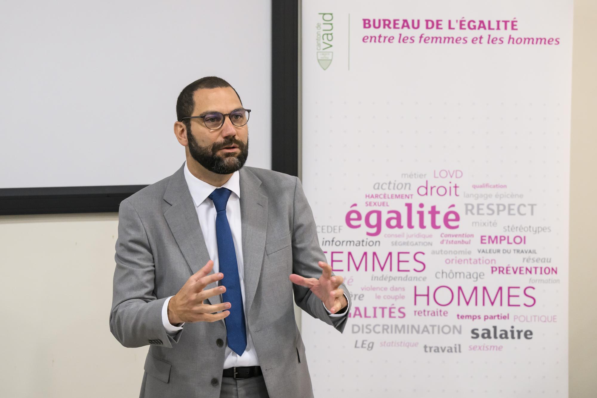 Philippe Miauton, directeur de la Chambre vaudoise du commerce et de '?industrie (CVC), parle lors d'une conference de presse sur la presentation de l'enquete sur la conciliation "activite professionnelle - vie privee" dans les entreprises vaudoises le vendredi 6 octobre 2023 a Lausanne. (KEYSTONE/Jean-Christophe Bott)