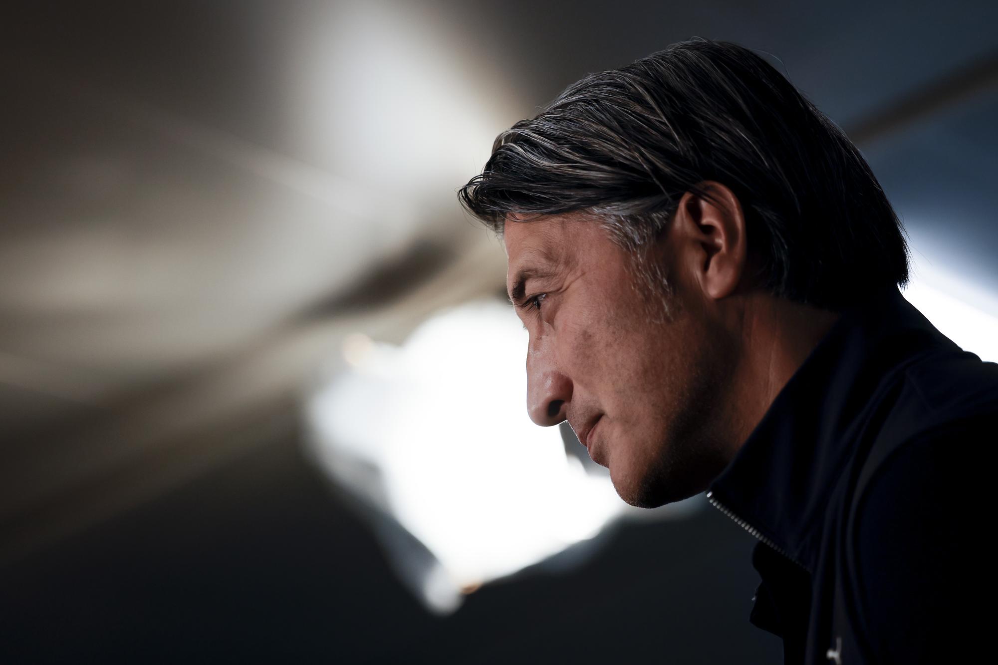 Murat Yakin, A Nationaltrainer, spricht an der Medienkonferenz anlaesslich der Kaderbekanntgabe fuer die EM Qualifikationsspiele gegen Israel und Belarus am Freitag, den 6. Oktober 2023, in der Kybun Arena in St. Gallen. (KEYSTONE/Christian Merz)