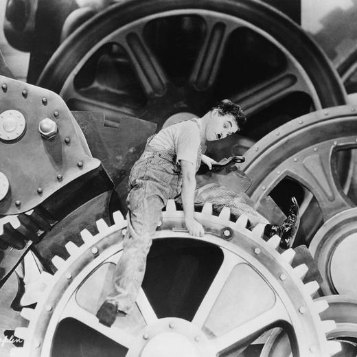 Charles Chaplin, sur le plateau du film «Les Temps modernes», en 1936. Un film culte qui devient ciné-concert entre les mains de l'Orchestre des jardins musicaux.