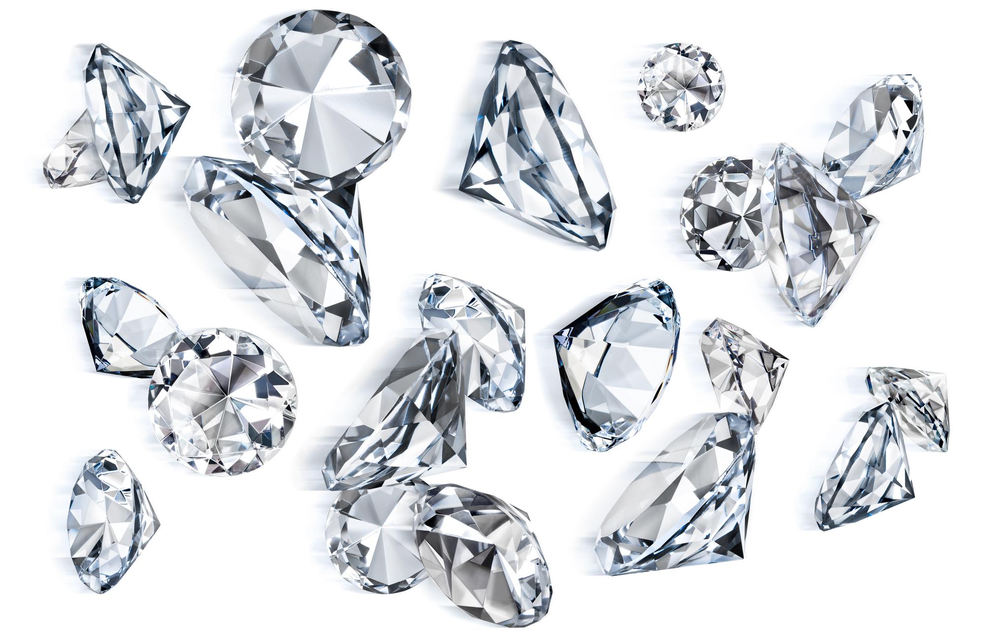 Même De Beers, de loin le plus grand producteur de diamants naturels du monde, investit dans les diamants de laboratoire.