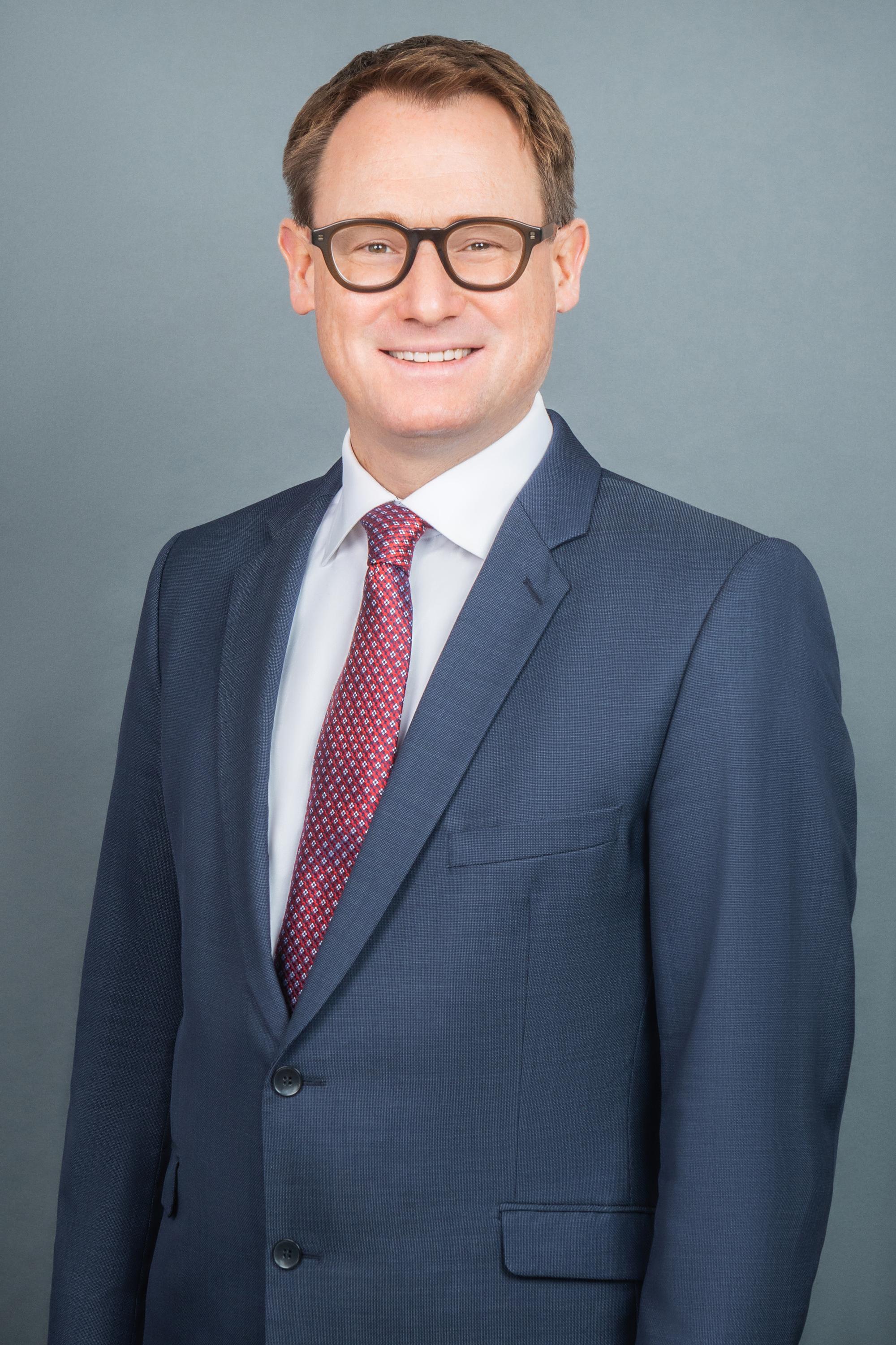 HANDOUT --- Der Geschaeftsfuehrer der Branchenverbaende Chocosuisse und Biscosuisse Urs Furrer auf einer undatierten Aufnahme. Urs Furrer soll Direktor des Schweizerischen Gewerbeverbandes (SGV) werden. Der Vorstand hat den Geschaeftsfuehrer der Branchenverbaende Chocosuisse und Biscosuisse fuer den Amtsantritt per 1. Mai 2024 vorgeschlagen, bestaetigen muss ihn die Schweizerische Gewerbekammer. (Chocosuisse) *** EDITORIAL USE ONLY, NO SALES, NO ARCHIVES - DARF NUR IM ZUSAMMENHANG MIT DEM ABGEBILDETEN EREIGNIS VERWENDET WERDEN - DARF NUR MIT VOLLSTÄNDIGER QUELLENANGABE PUBLIZIERT WERDEN